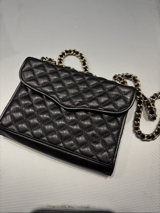 Rebecca Minkoff Handbags - Rebecca Minkoff Black Quilted Crossbody with Gold Chain